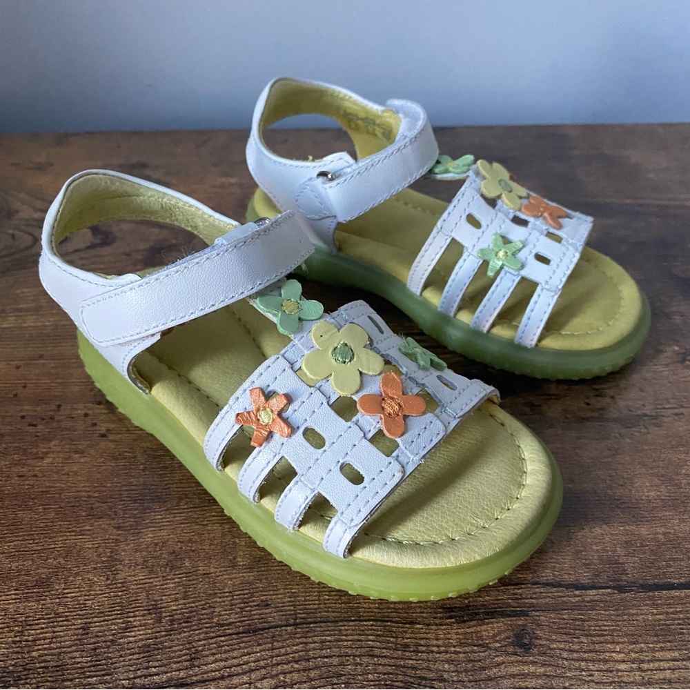 umi Toddler/Little Kid Lattice Sandal in White leather size EU 24/ US 8